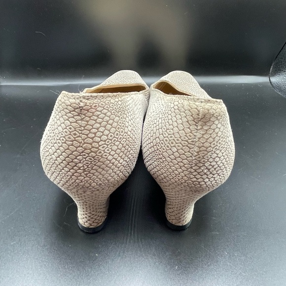 SALVATORE FERRAGAMO PUMPS - Picture 4 of 5